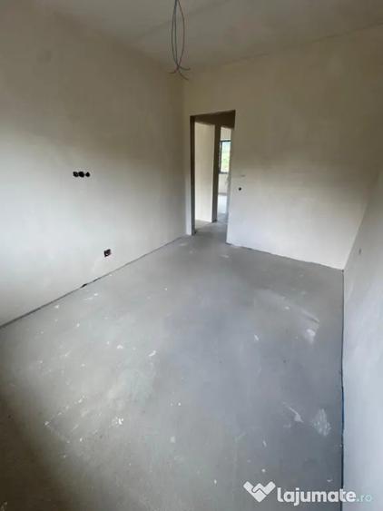 Casă cu 4 camere cu Teren 400 Mp în Luna