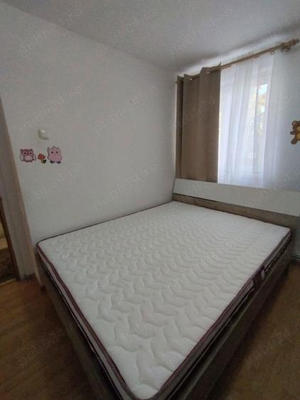 Apartament cu 3 camere decomandat în Vălenii de Munte