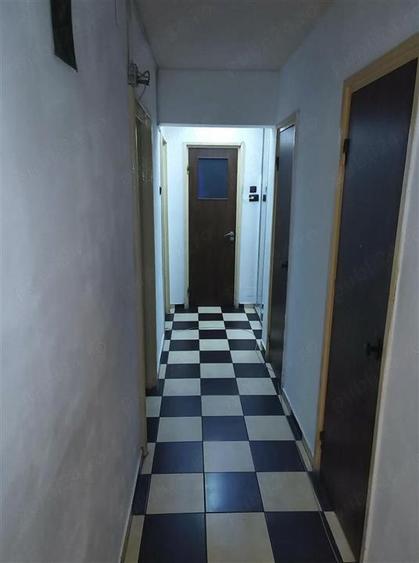 Apartament cu 3 camere decomandat, mobilat în Berceni