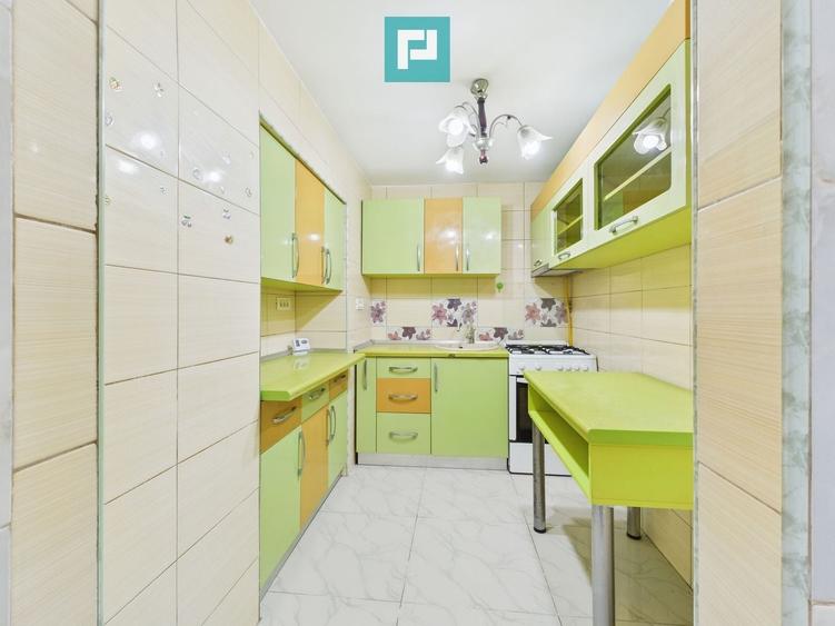 Apartament cu 4 camere decomandat în Central