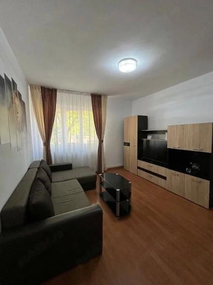 Apartament cu 3 camere semidecomandat în Mărăței