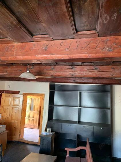 Casă cu 2 camere cu Teren 1305 Mp în Central