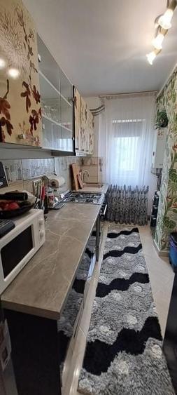 Apartament cu 3 camere semidecomandat, mobilat în Tătărași