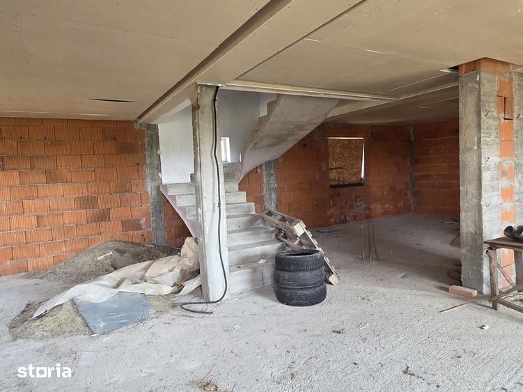 Casă cu 5 camere cu Teren 4165 Mp în Central