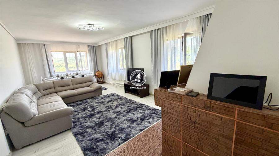 Casă cu 5 camere decomandat cu Teren 6400 Mp în Aroneanu