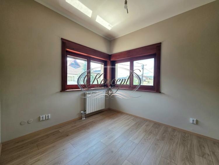 Casă individuală cu 9 camere cu Canalizare în Gruia