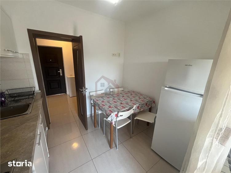 Apartament cu 4 camere decomandat în Colentina