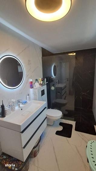 Casă cu 4 camere cu Teren 438 Mp în Romanești
