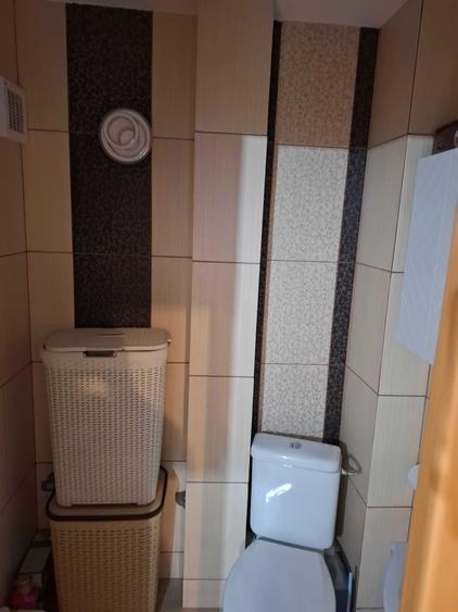 Se ofera spre vanzare un apart. spatios cu o suprafata de 65 mp, 3 cam. decomandate, et. 1, 2 bai, ideal atat pentru locuit, cat si pentru investitie - 8