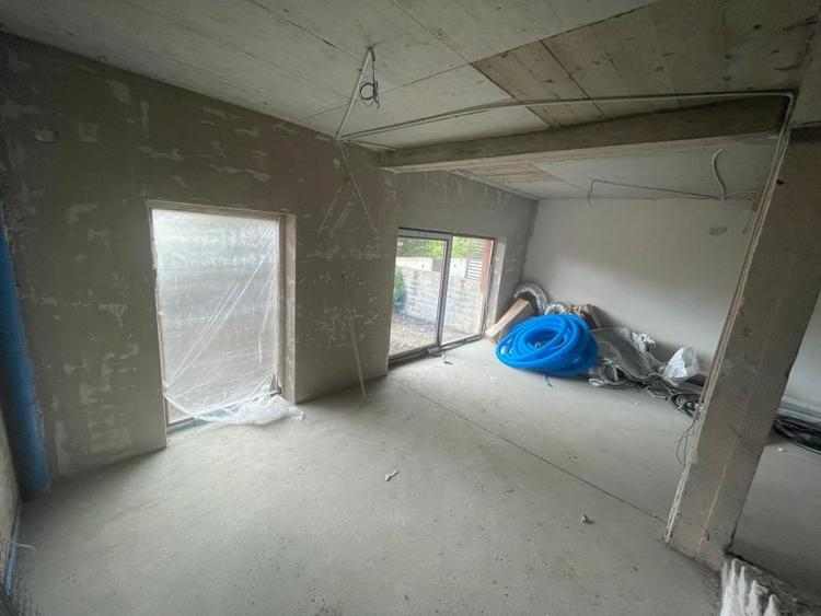 Duplex cu 6 camere cu Canalizare în Bună Ziua