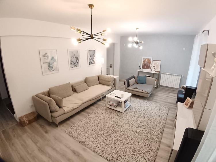 Duplex cu 4 camere cu Canalizare în Sud-Est