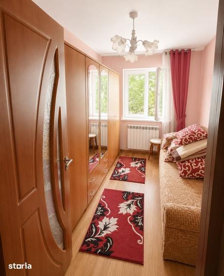 Apartament cu 3 camere semidecomandat în Calea București