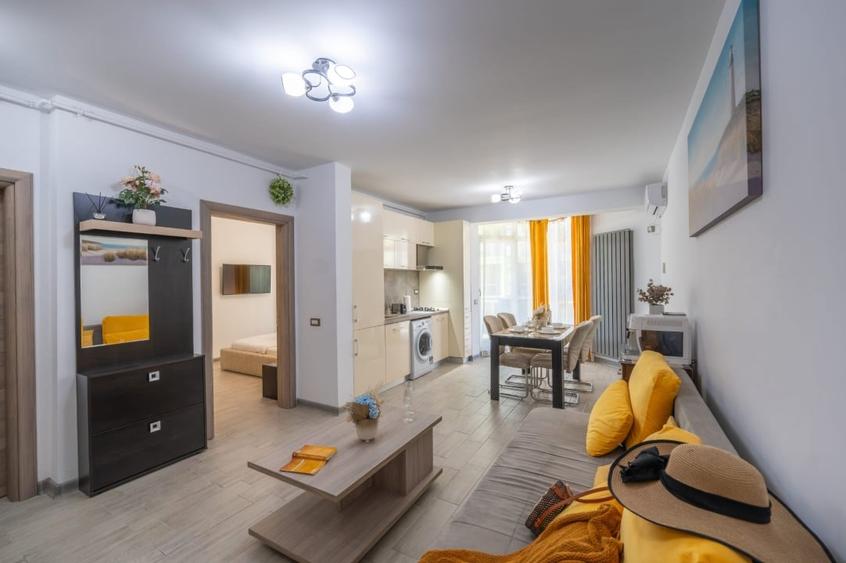 Apartament cu 2 camere semidecomandat, mobilat în Central
