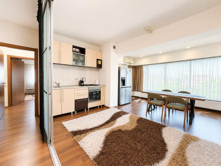 Apartament cu 3 camere semidecomandat în Calea Plevnei