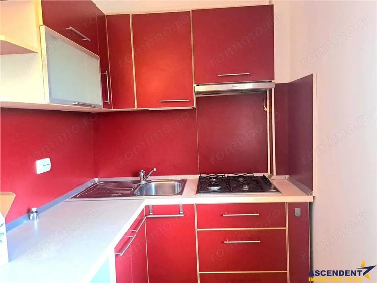 Apartament cu 3 camere decomandat, mobilat în Lenin