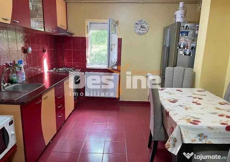 Apartament cu 3 camere decomandat în Dâmbovița