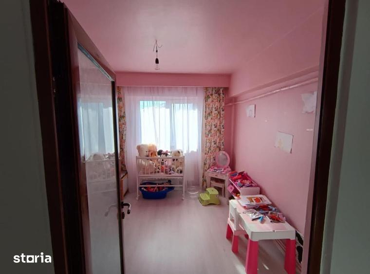 Apartament cu 3 camere decomandat în Tulucești