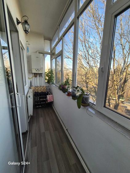 Apartament cu 4 camere semidecomandat în Liteni