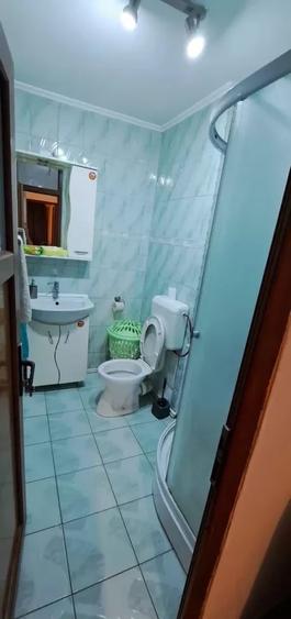 Apartament cu 4 camere decomandat, mobilat în Rahova