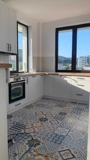 Apartament cu 3 camere semidecomandat în Florești