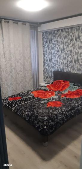 Apartament cu 3 camere în Apărătorii Patriei
