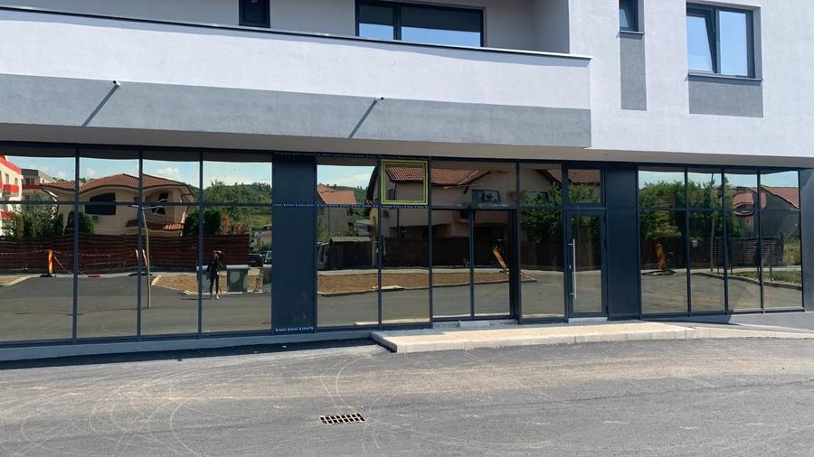 Spațiu comercial, de 568 mp, în Florești