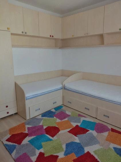Apartament cu 3 camere decomandat în Tractorul