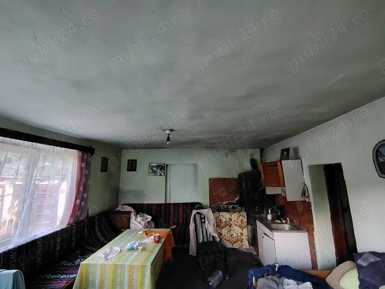 Casă cu 6 camere cu Teren 6000 Mp în Diviciorii Mici