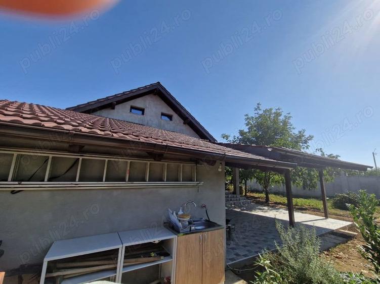 Casă cu 3 camere cu Teren 1100 Mp în Macea