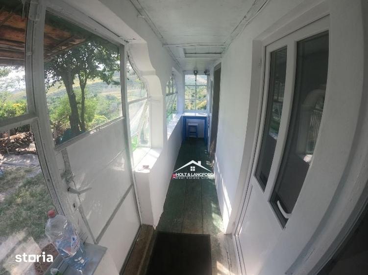 Casă cu 3 camere cu Teren 1492 Mp în Vadu Săpat