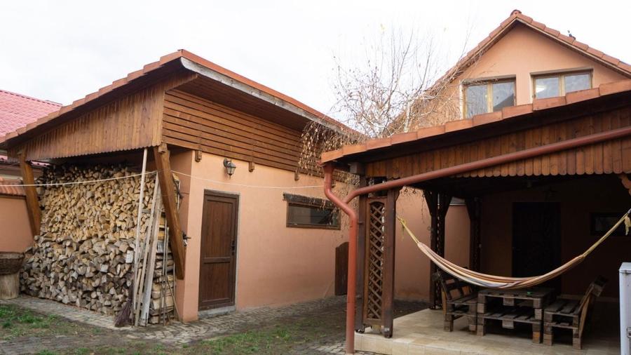 Casă cu 4 camere în Central