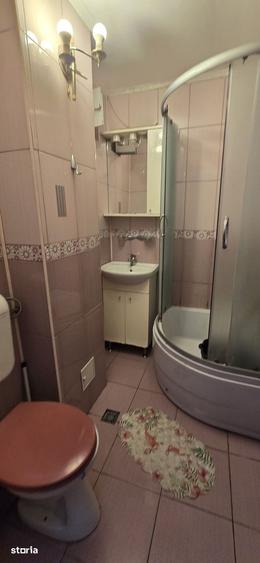 Apartament cu 3 camere decomandat în Micro 6