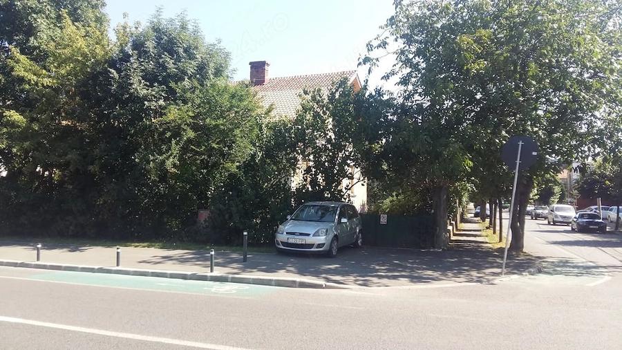 Casă cu 8 camere cu Teren 650 Mp în Grigorescu