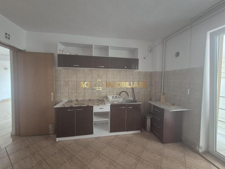 Apartament cu 3 camere decomandat, mobilat în Vitan