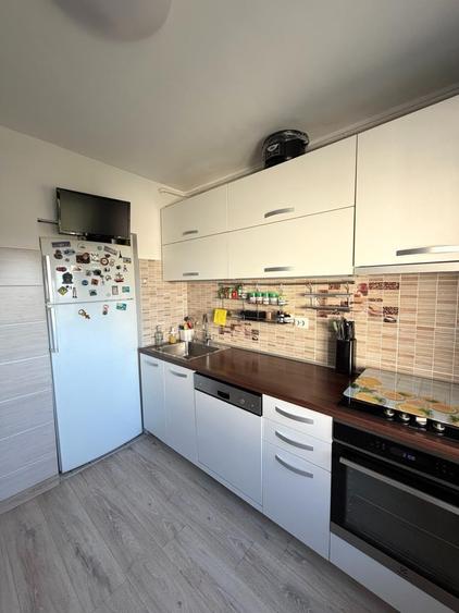 Apartament cu 3 camere decomandat în P-ța Muncii