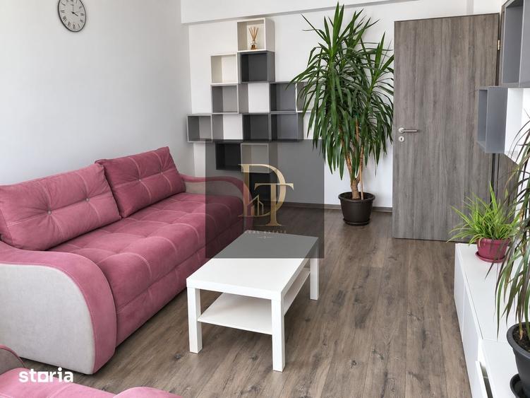 Apartament cu 3 camere decomandat în Tractorul