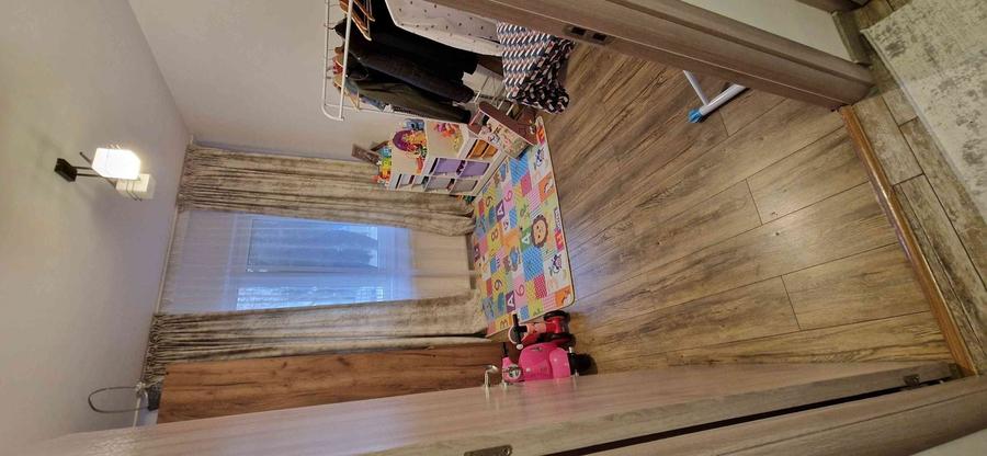 Apartament cu 3 camere decomandat în Berceni