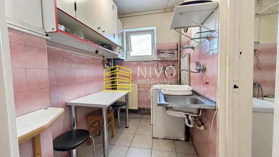 Apartament cu 3 camere semidecomandat, mobilat în Tudor