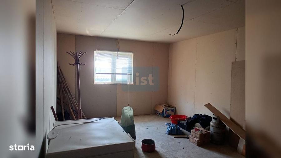 Casă cu 3 camere în Traian