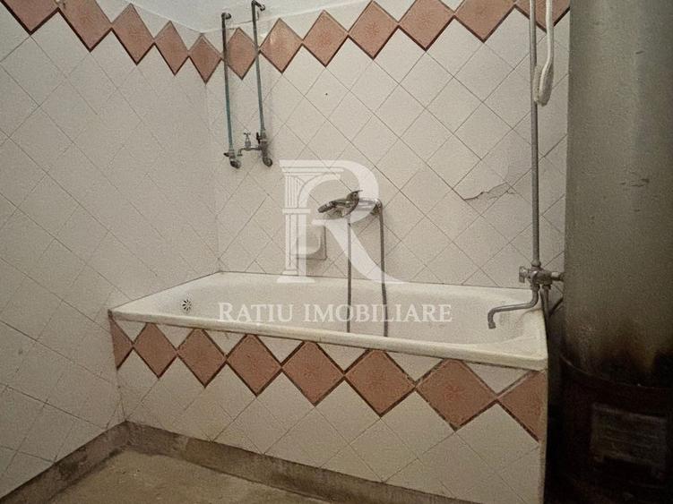 Casă individuală cu 4 camere cu Canalizare în Central
