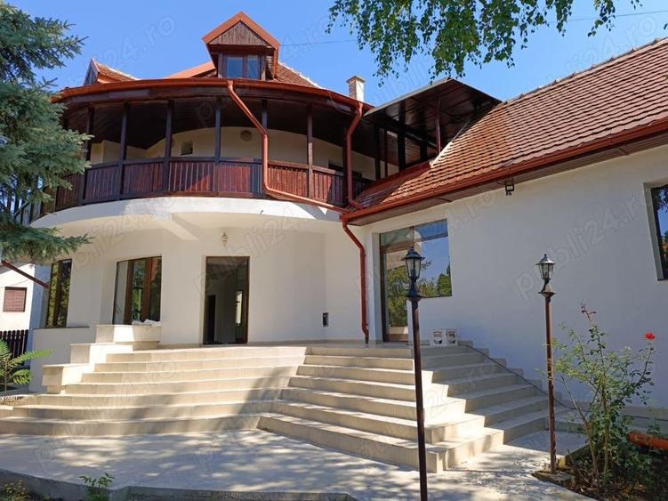 Casă cu 6 camere cu Teren 500 Mp în Păun