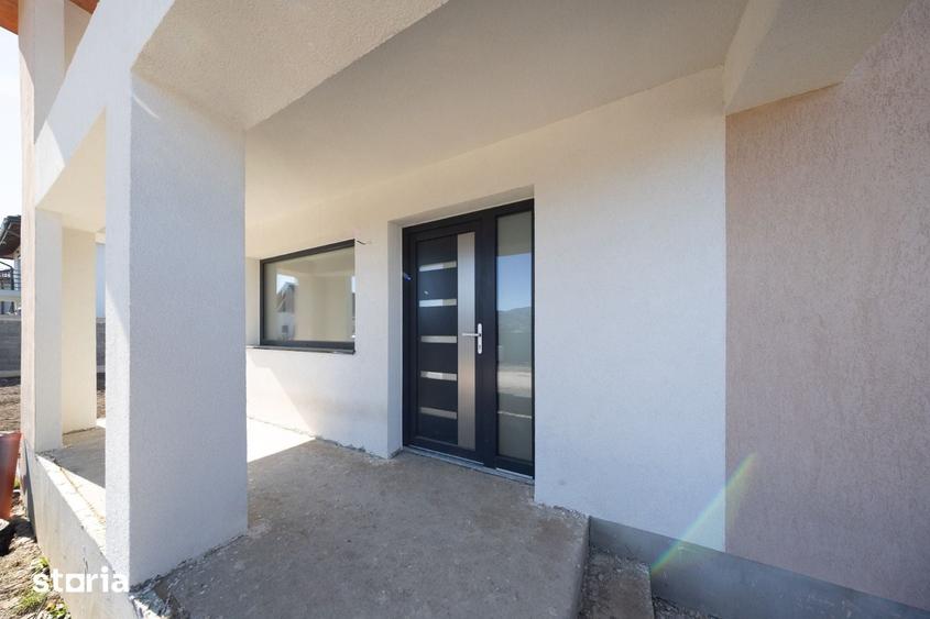 Casă cu 3 camere cu Teren 497 Mp în Cristian