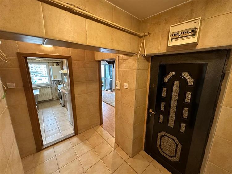Apartament cu 2 camere decomandat în Hala Centrală