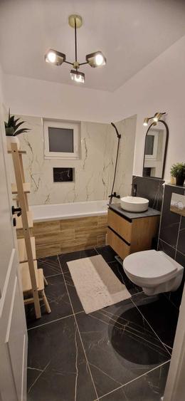 Apartament cu 3 camere semidecomandat în Florești
