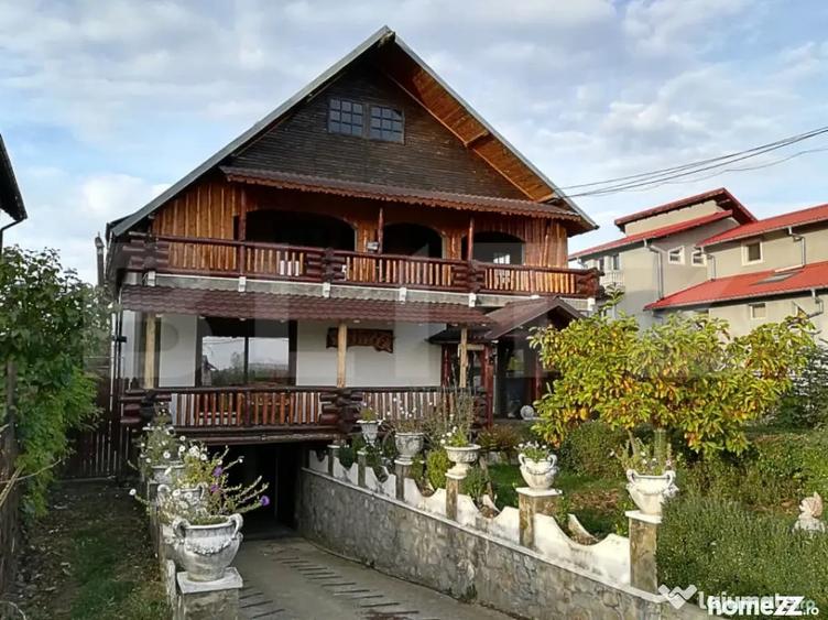Casă cu 5 camere cu Teren 3000 Mp în Central