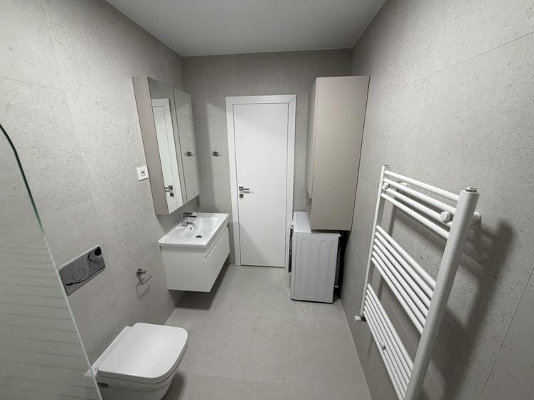 Apartament cu 3 camere semidecomandat în Străulești