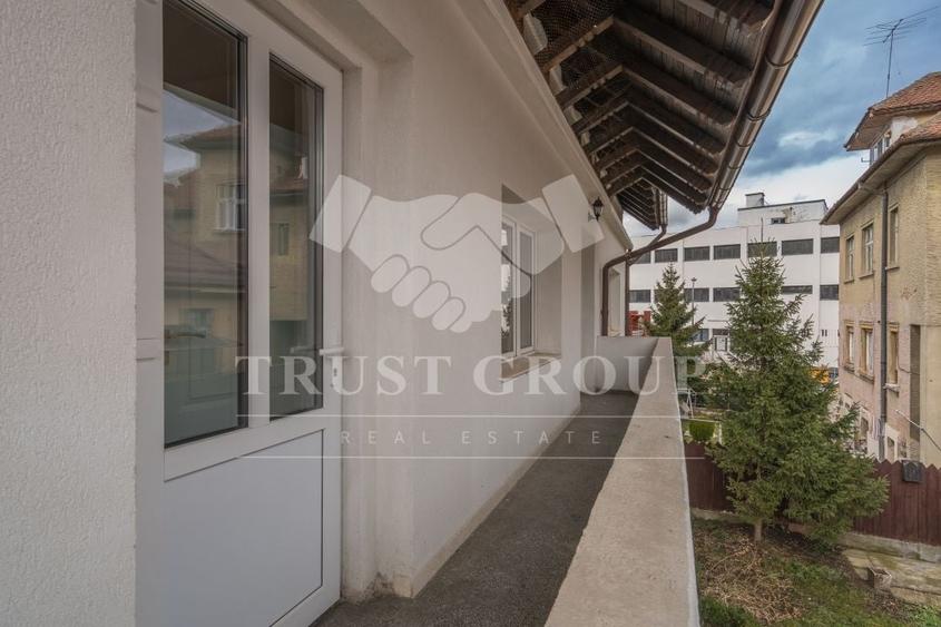 Casă individuală cu 5 camere cu Canalizare în Brașovul Vechi