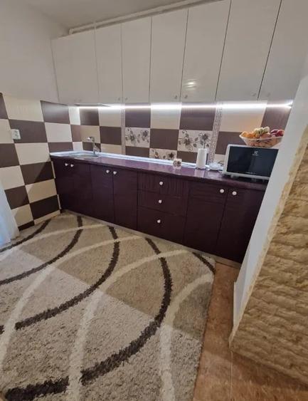Apartament cu 3 camere semidecomandat, mobilat în Baciu