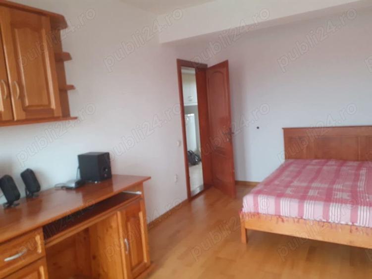 Apartament cu 3 camere decomandat în Europa