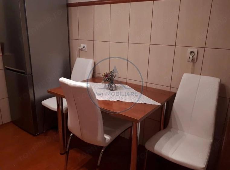 Apartament cu 3 camere decomandat în Calea Moldovei
